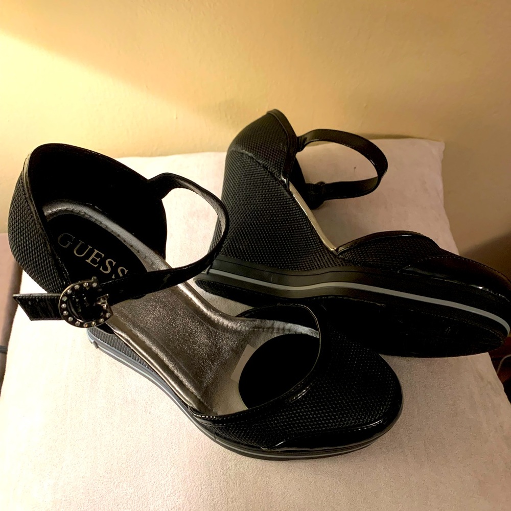 New Guess platform/wedge size 8.5